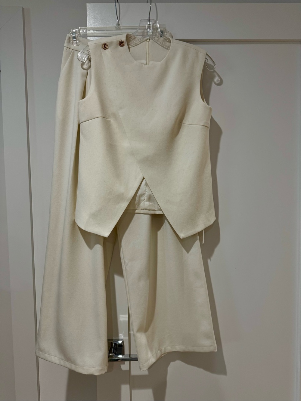 Commense Cream Sleeveless Belted Top & Pleated Wide-Leg Pants Set - Picture 7 of 12